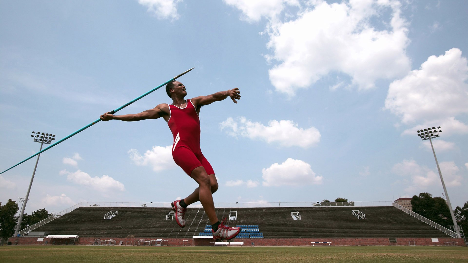 诺丁汉森林锋线年轻有为,城市地标蓄势待发,诺丁汉森林的主场