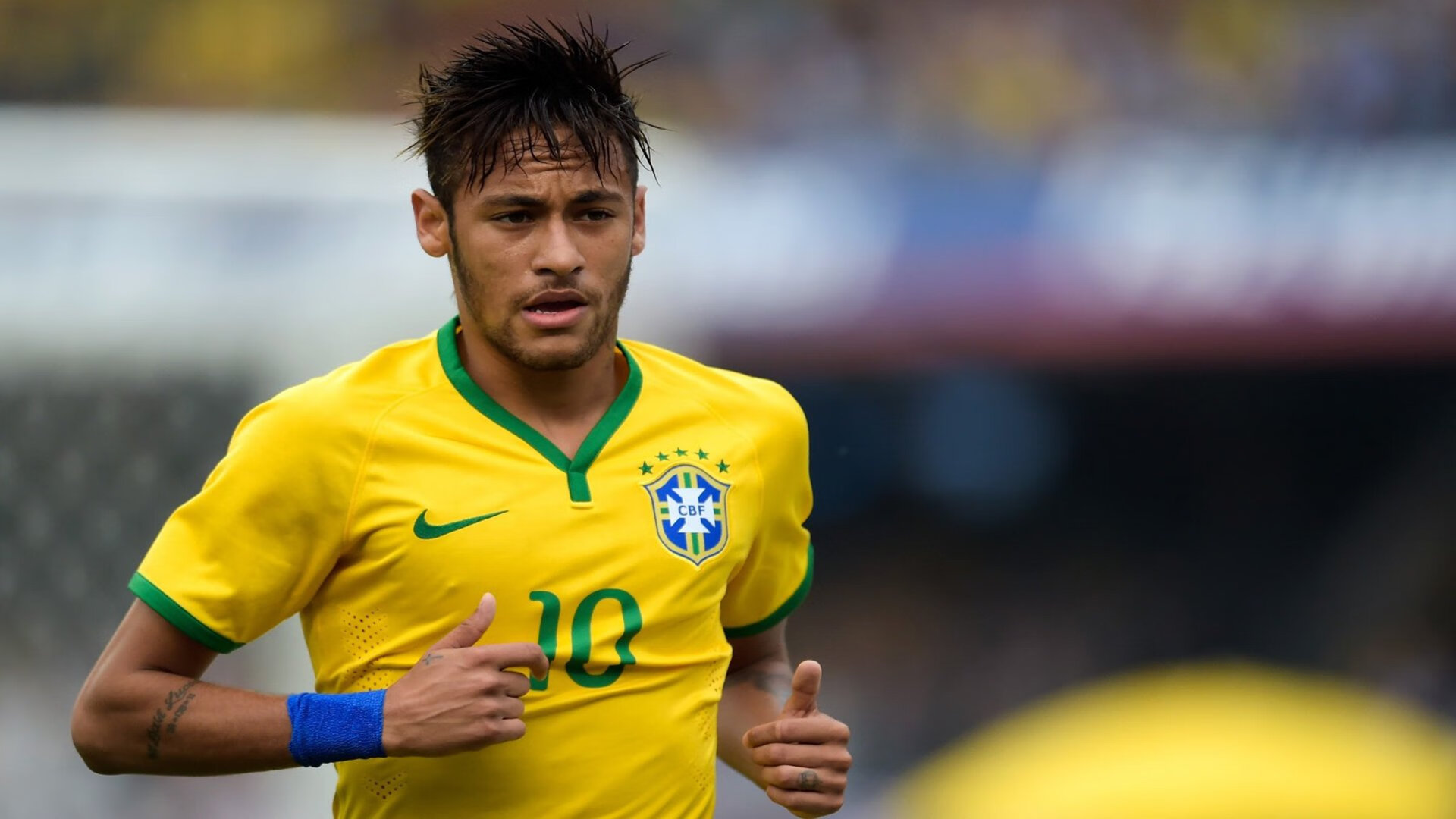 足球赛场上的风云变幻,谁能称霸巅峰?,足球场上的风采怎么形容